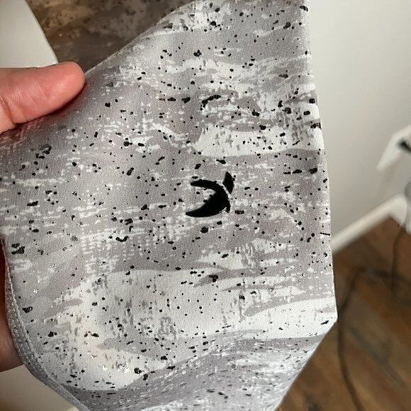 Glyder patterned metallic athletic leggings - Picture 3 of 4